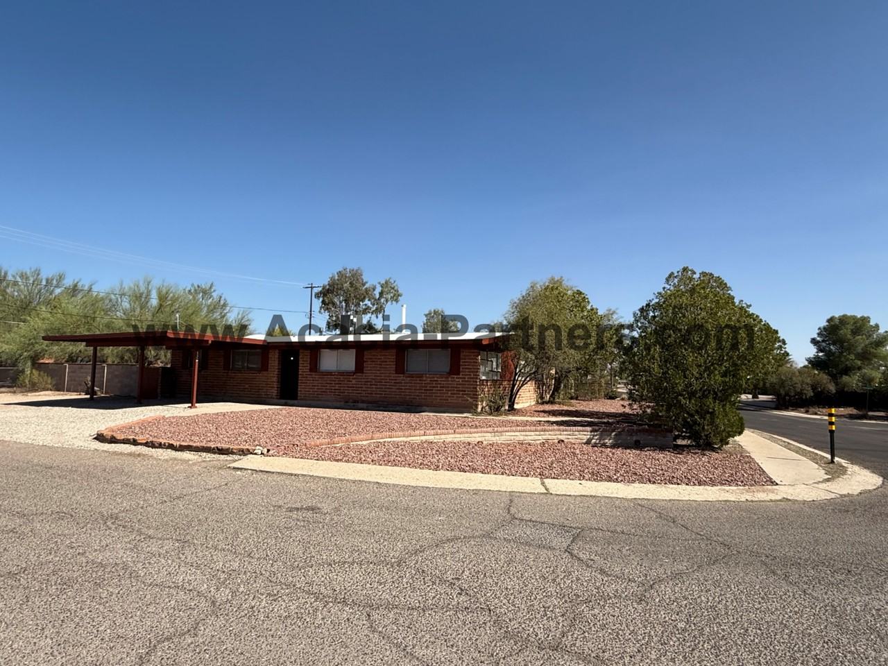 532 N Caribe Ave - Photo 3 of 35