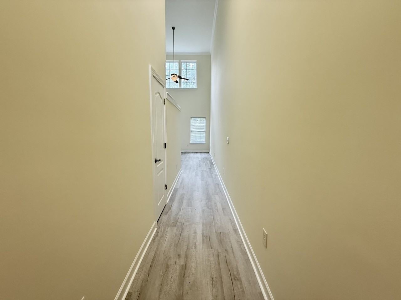 1006 Fairway Ln - Photo 3 of 31