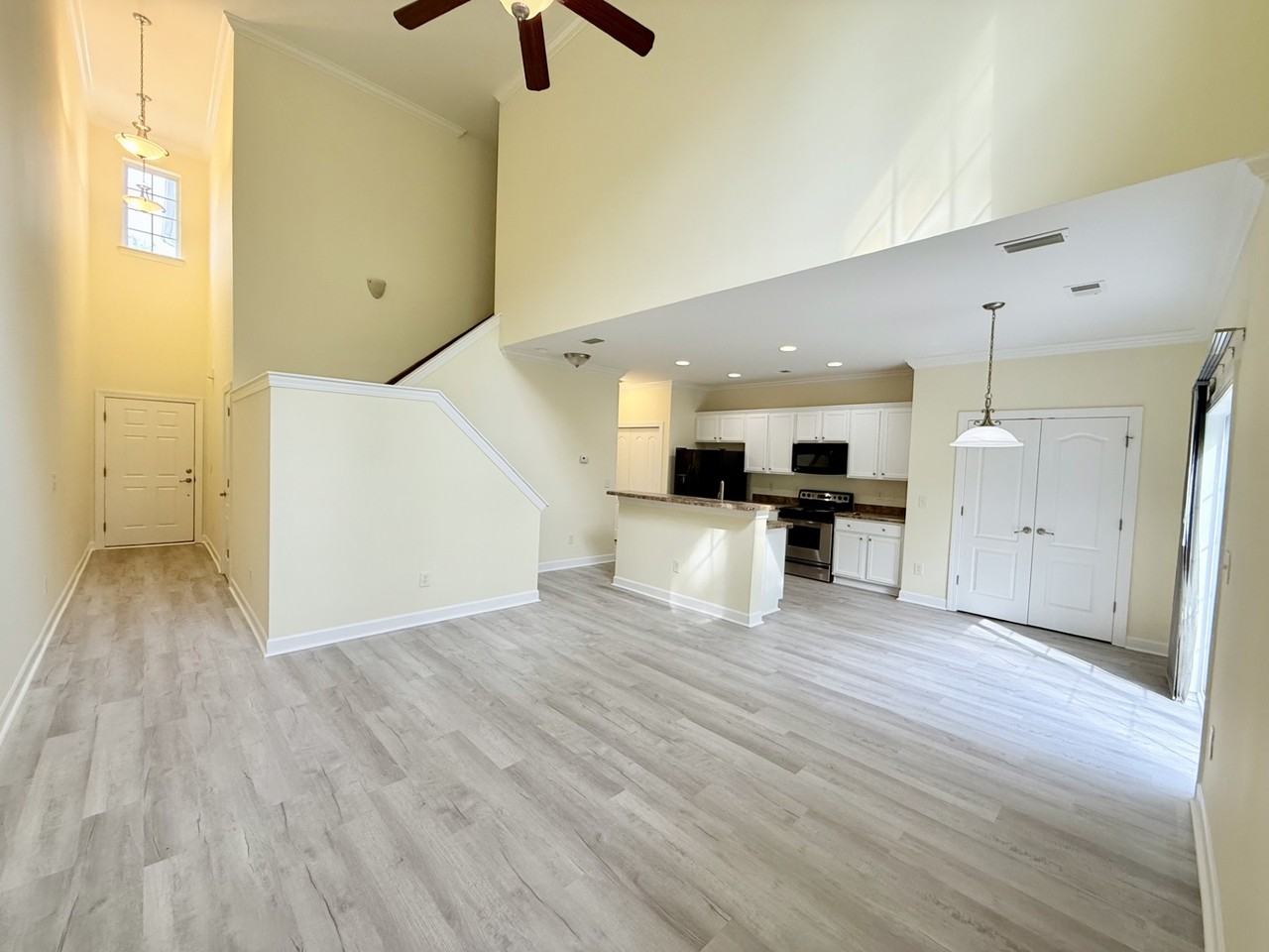 1006 Fairway Ln - Photo 5 of 31