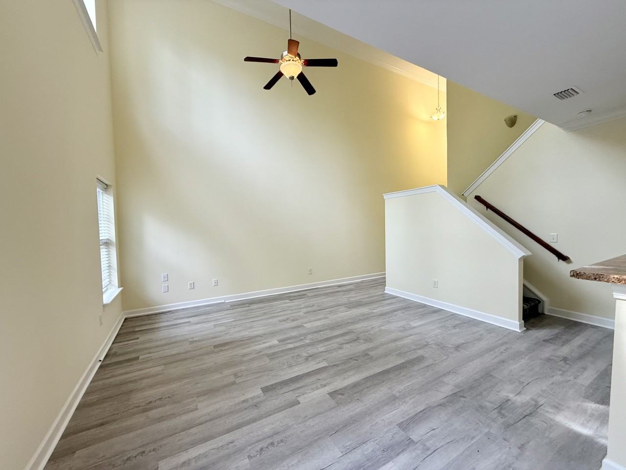 1006 Fairway Ln - Photo 6 of 31