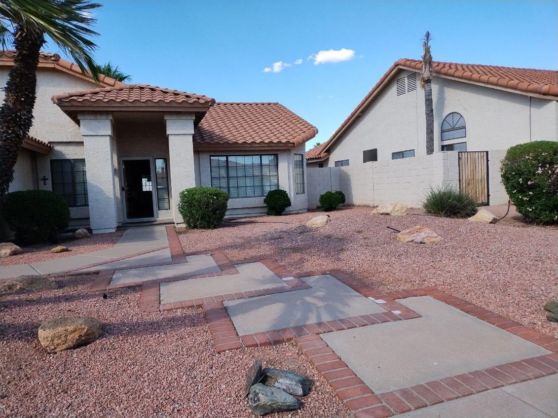 1420 W Iris Dr - Photo 7 of 13