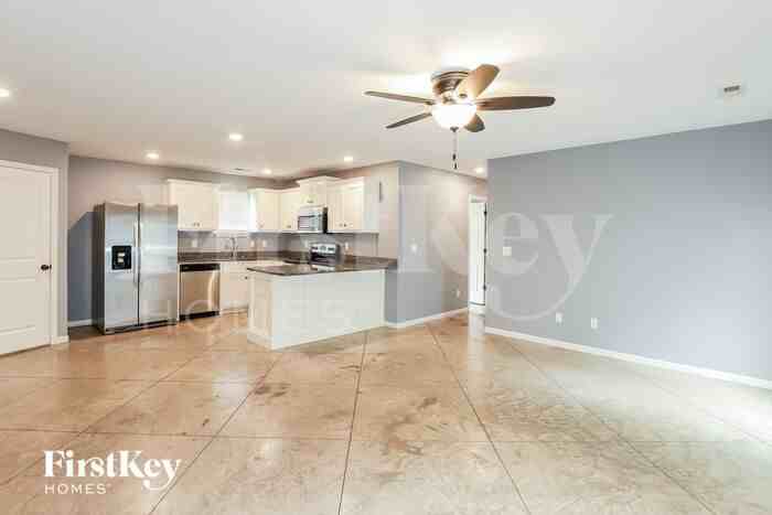 5106 N Bellaire Ave - Photo 2 of 16