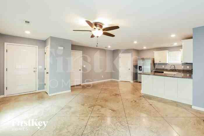 5106 N Bellaire Ave - Photo 3 of 16