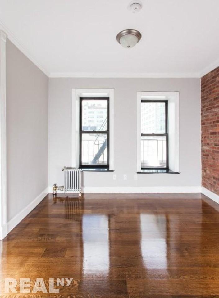 E 100th St #4D - Photo 3 of 5