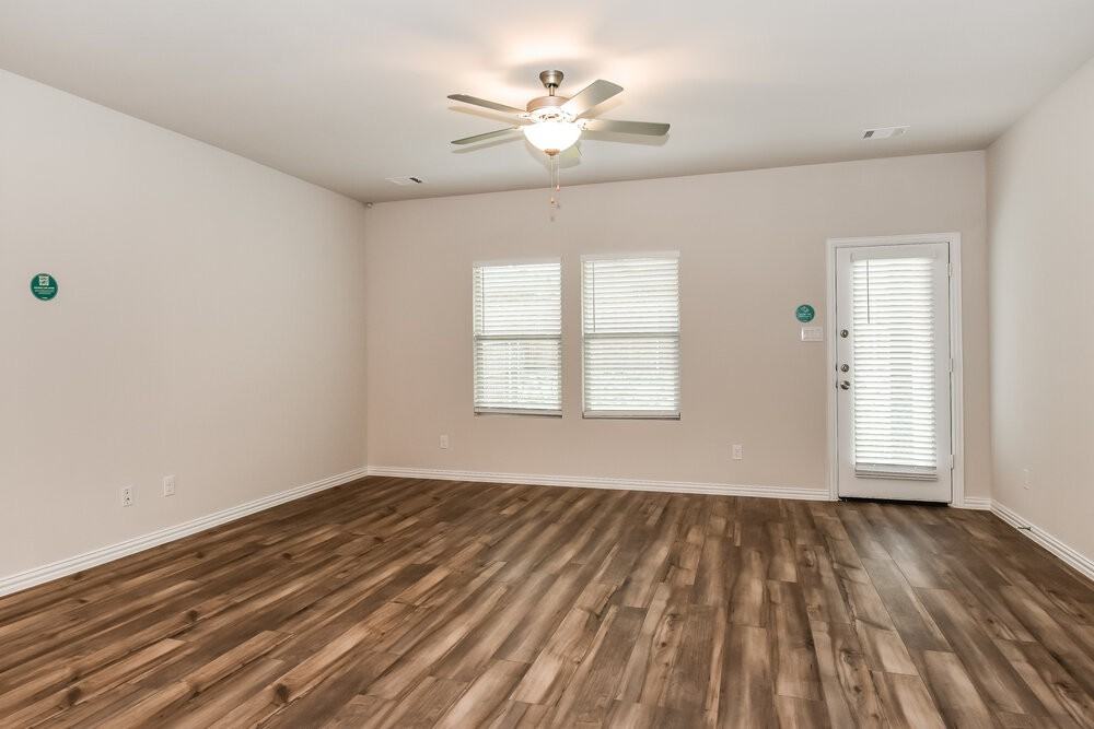 1411 Rolling Fox Dr - Photo 5 of 17
