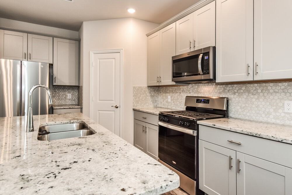 1411 Rolling Fox Dr - Photo 6 of 17