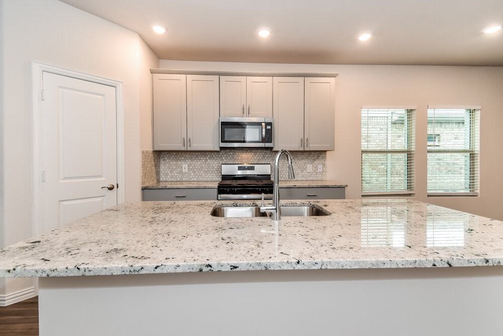 1411 Rolling Fox Dr - Photo 7 of 17
