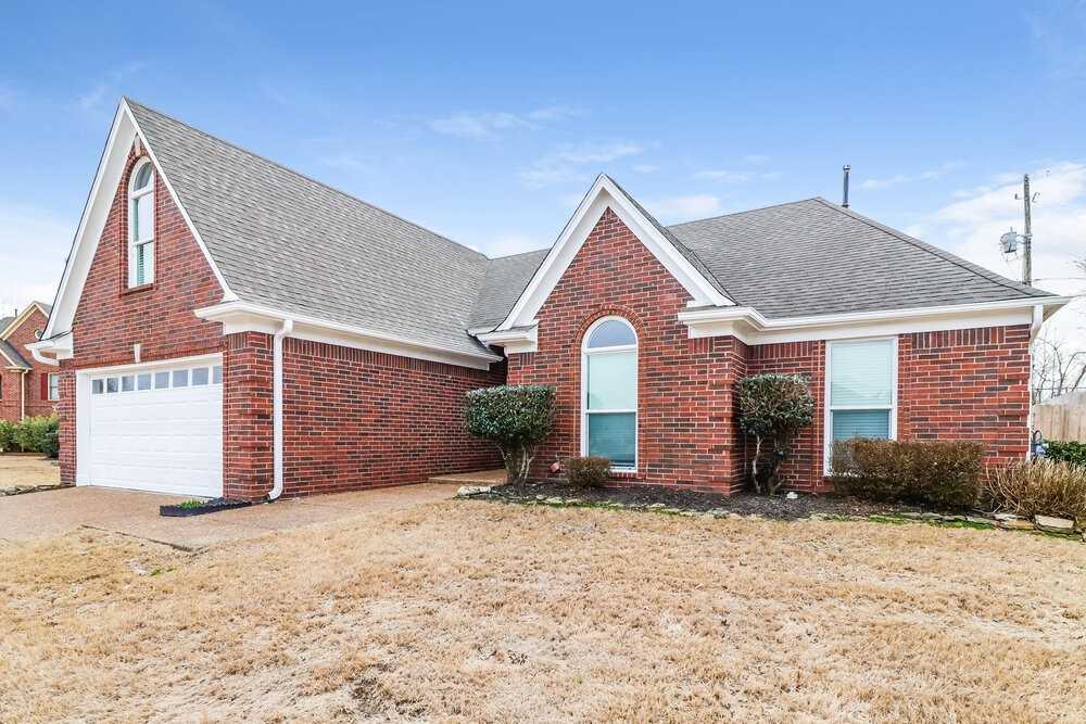 9355 Helmsley Dr - Photo 4 of 17