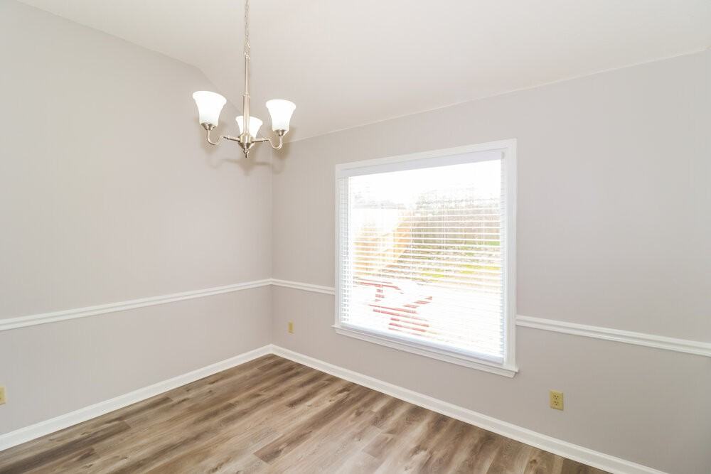 9355 Helmsley Dr - Photo 7 of 17