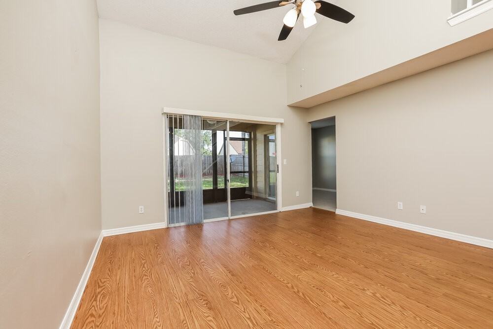 1046 Kelly Creek Cir - Photo 4 of 17