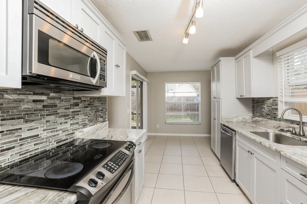 1046 Kelly Creek Cir - Photo 7 of 17