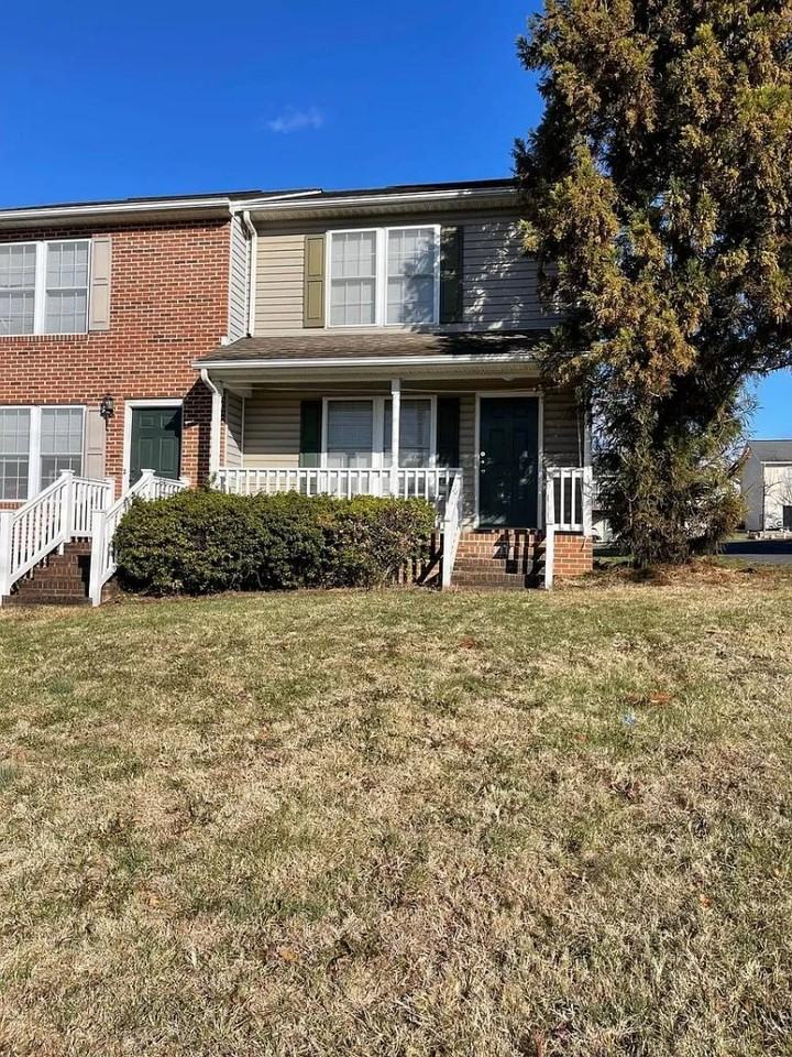 1540 W Market St - Photo 2 of 12