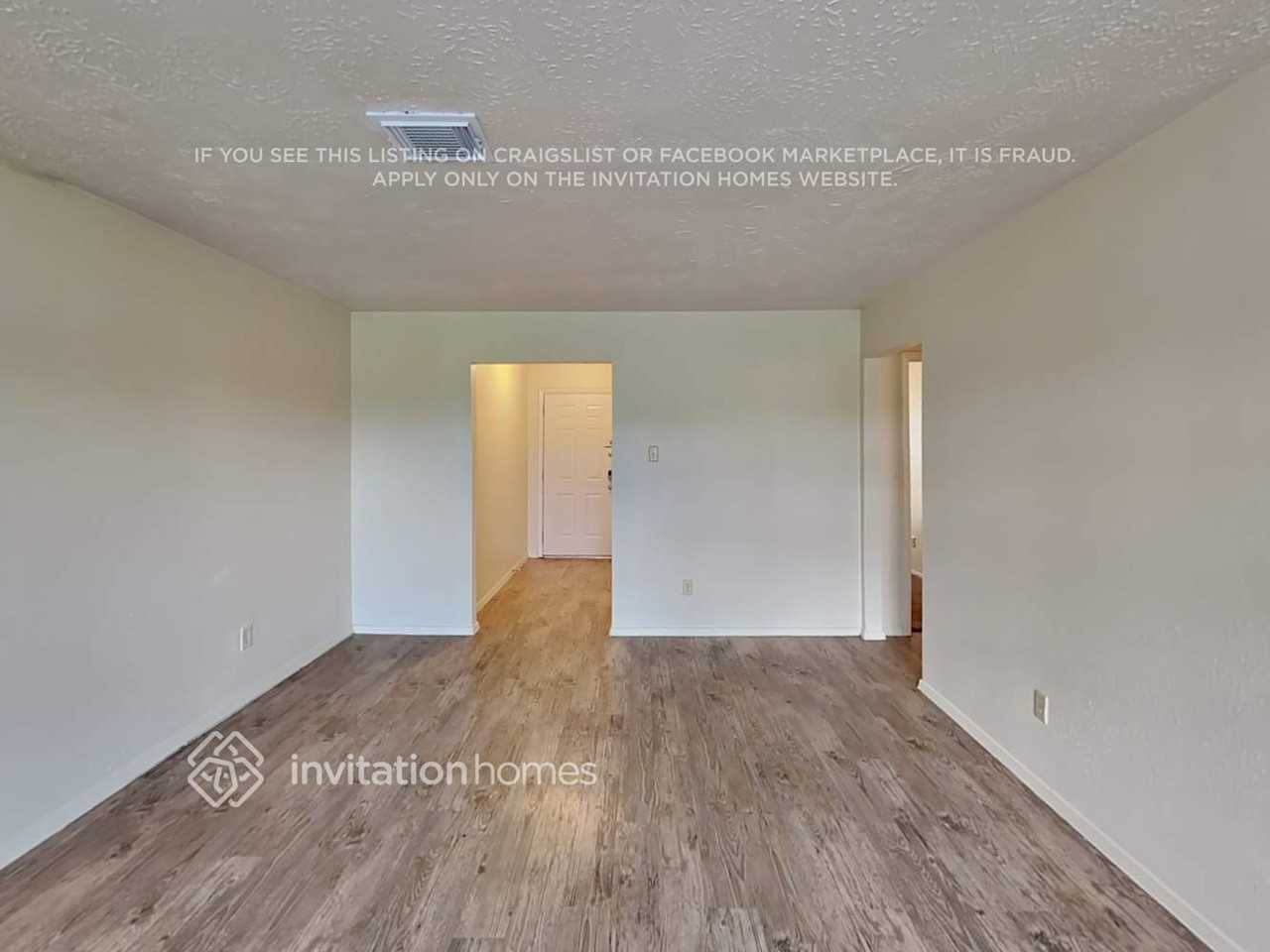 9812 Robin St - Photo 3 of 17