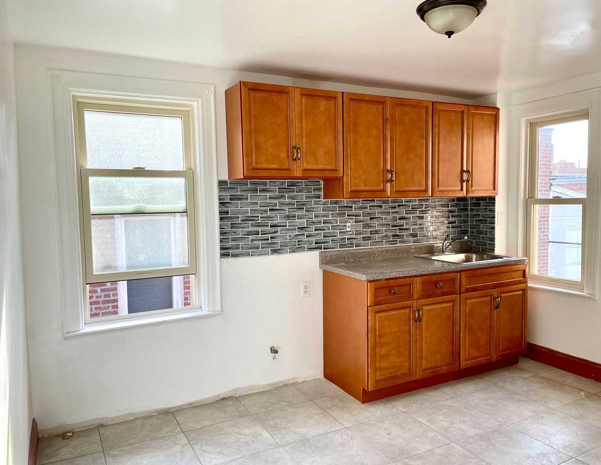 2565 Radcliff Avenue #2 - Photo 3 of 9