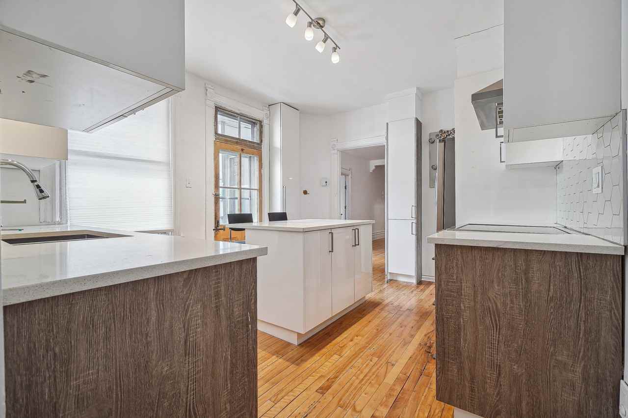 5427 Rue Saint-Urbain - Photo 3 of 18