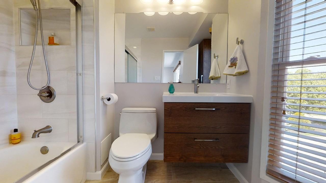 1924 N Woodley St #1 - Photo 3 of 43