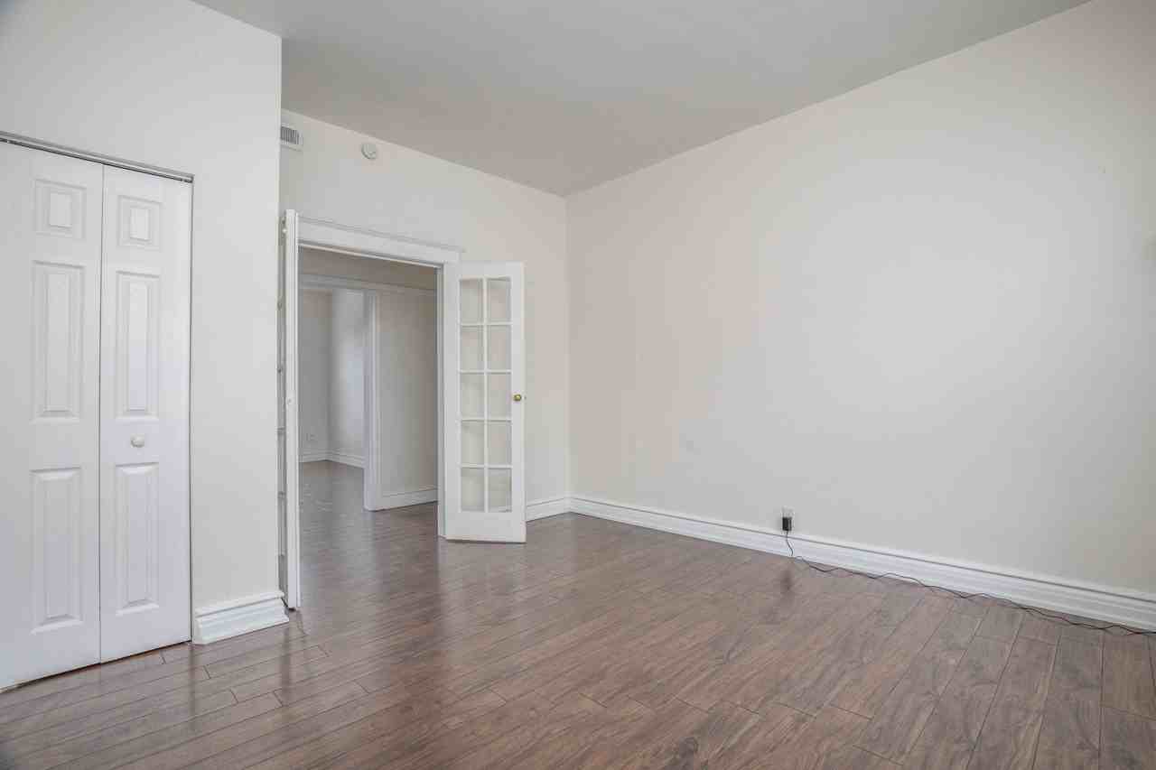 2338 Tower Grove Ave #2E - Photo 3 of 13