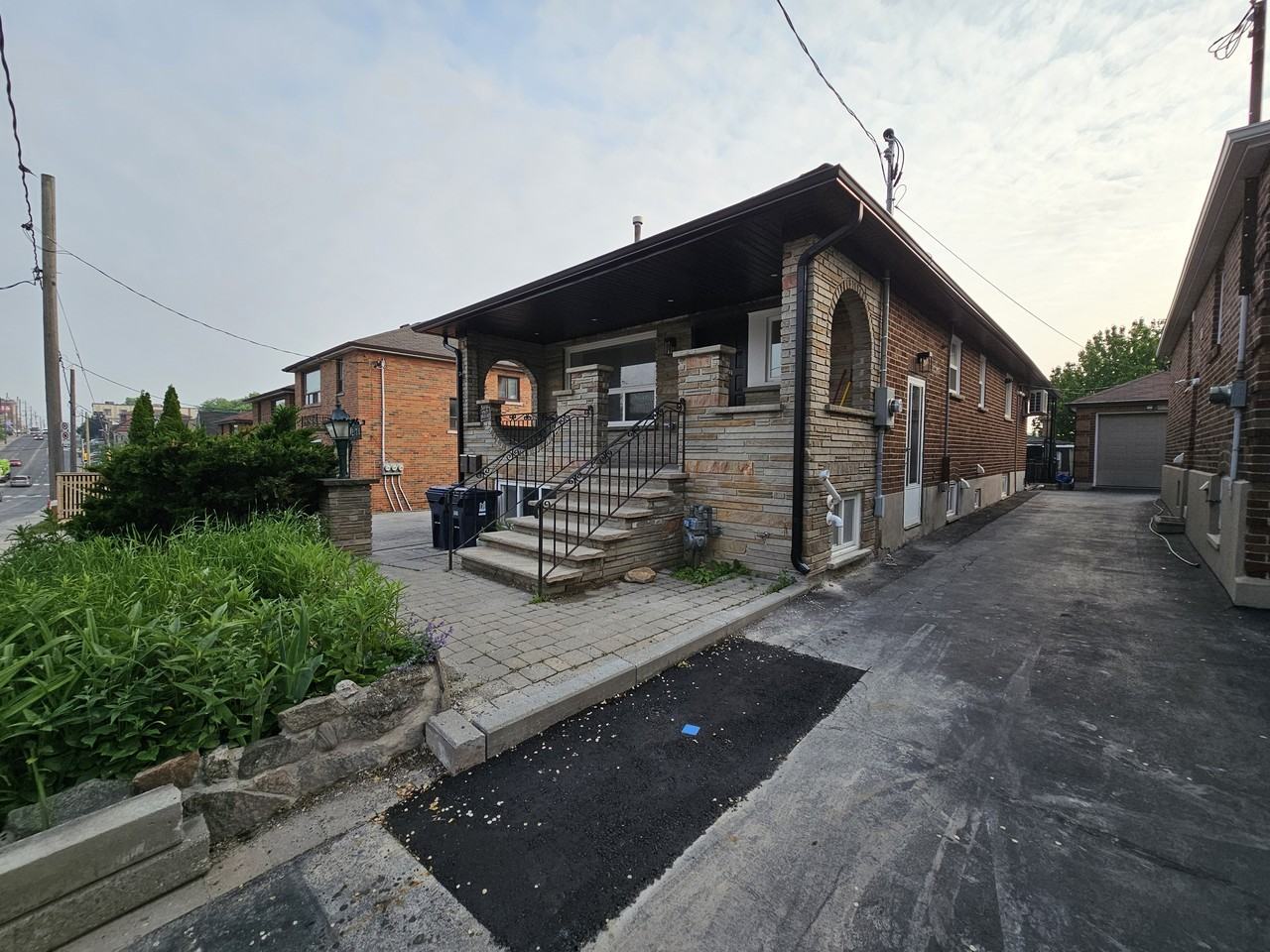 2170 Dufferin Street - Photo 2 of 17