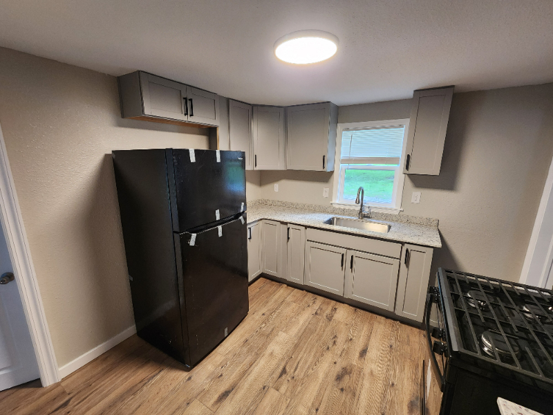 355 W Neosho St - Photo 3 of 7