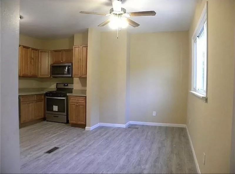 2038 Watson St - Photo 2 of 12