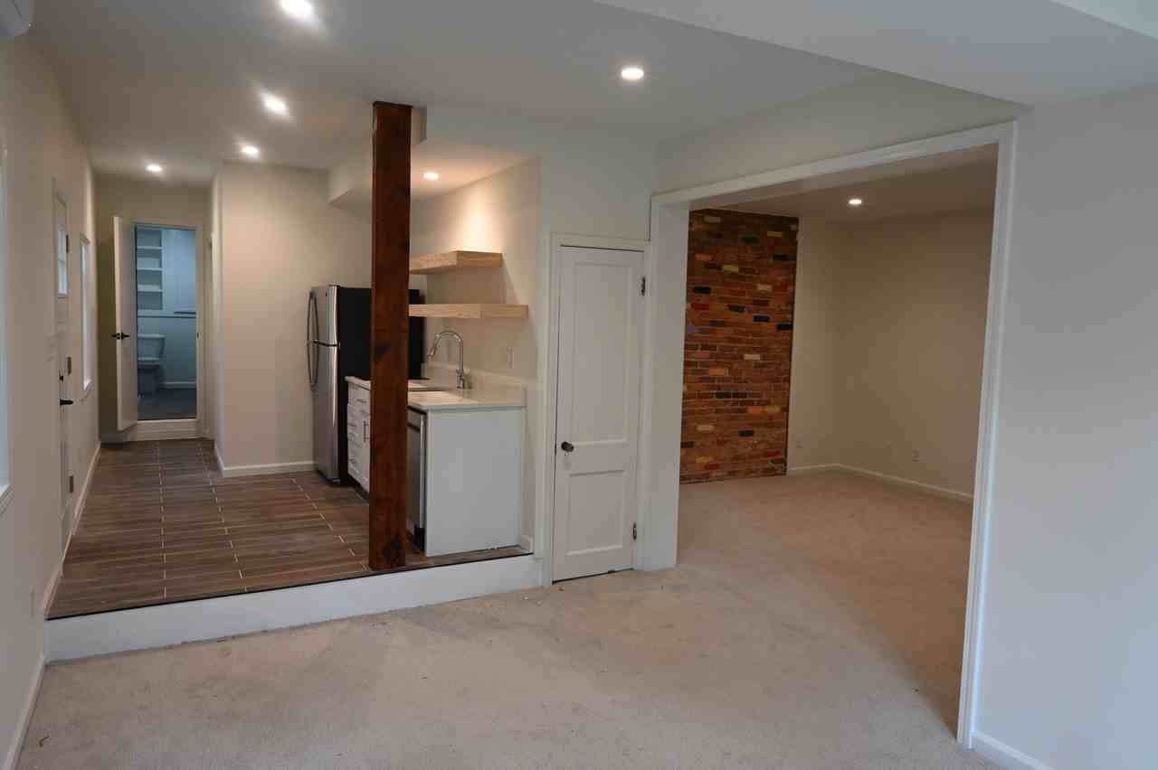 2414 Glenwood Dr Ne #B - Photo 3 of 12