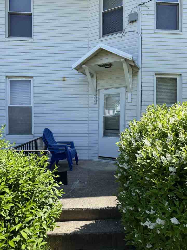 200 E Maple St #1stFL - Photo 2 of 9