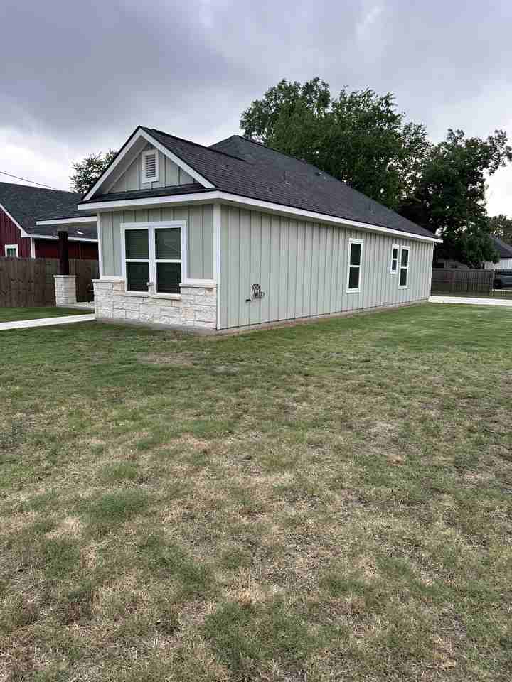 302 Holly Ave #NA - Photo 3 of 20
