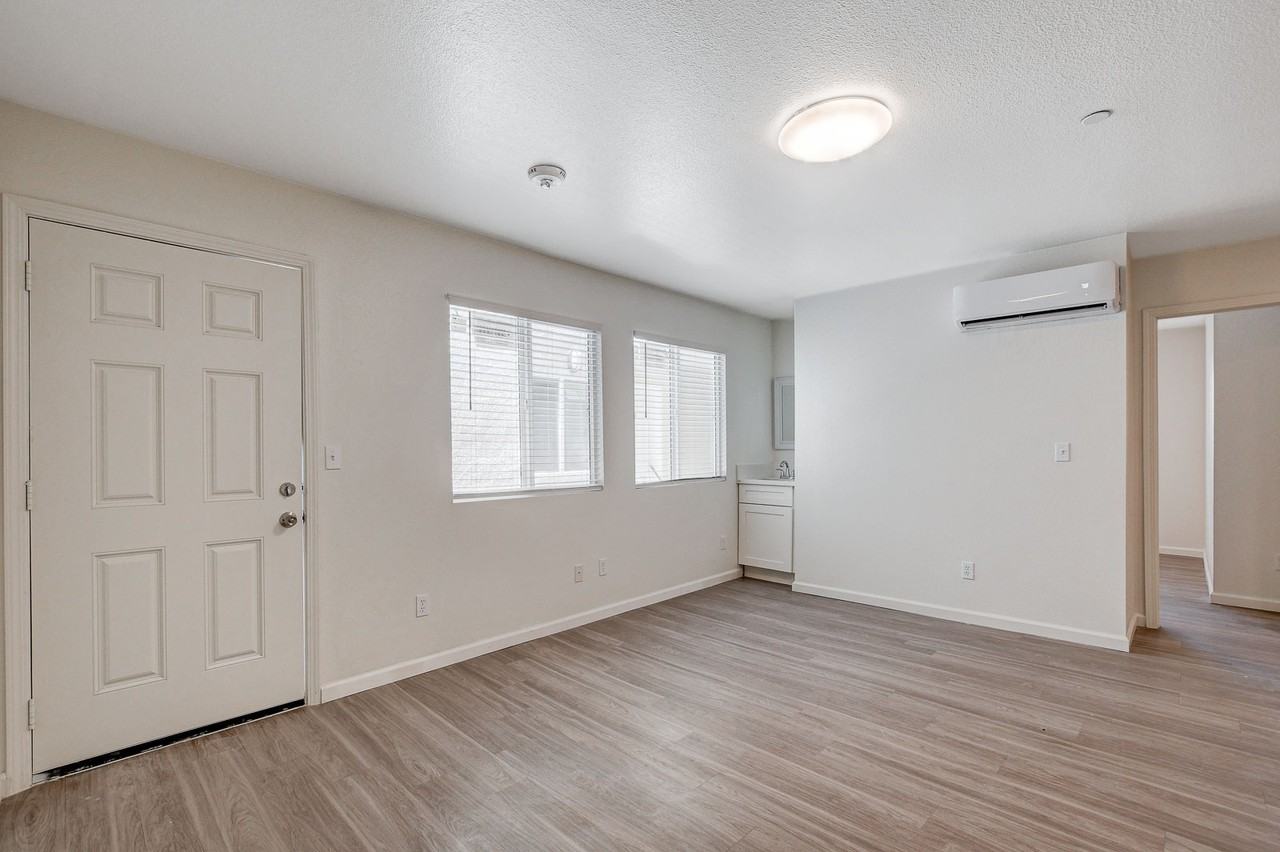 405 S 10th St #9 - Photo 3 of 11