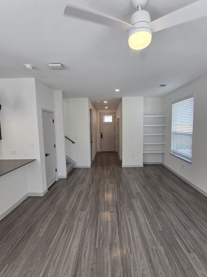 619 Creekside Common #4-35 - Photo 4 of 19