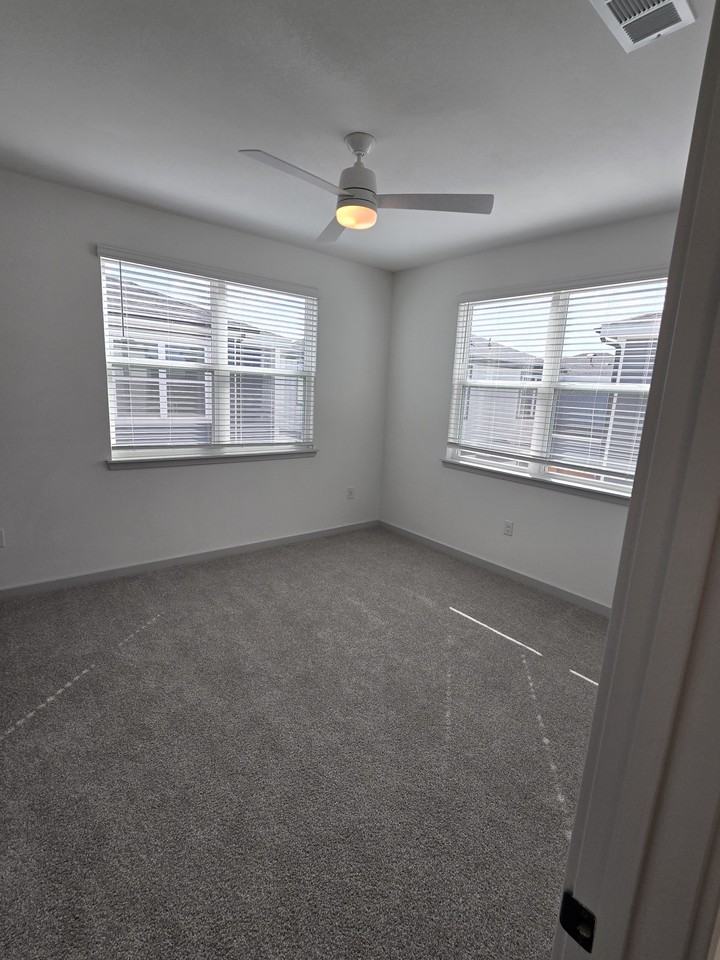 619 Creekside Common #4-35 - Photo 7 of 18