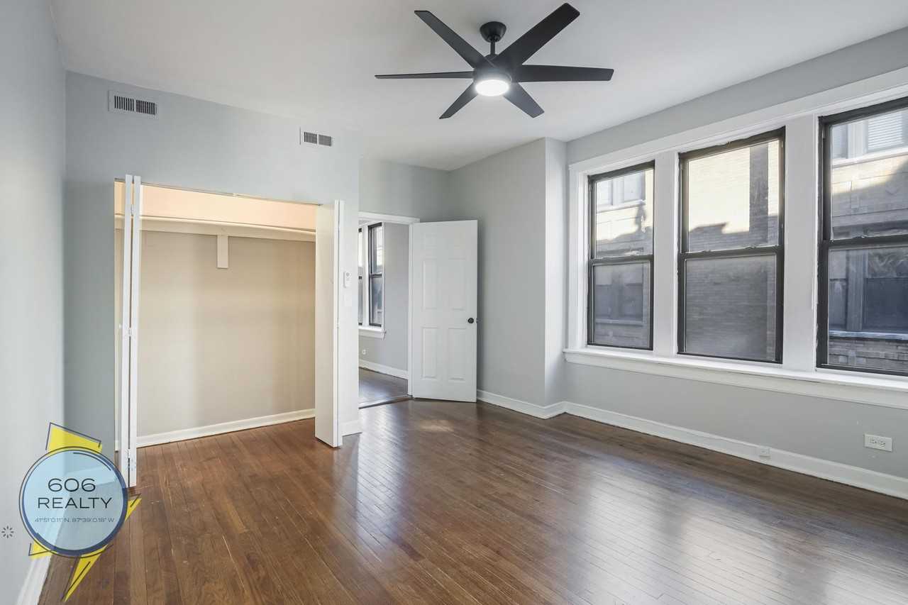 1028 E Hyde Park Blvd #1S - Photo 2 of 10