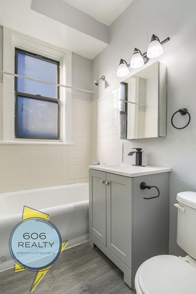 1028 E Hyde Park Blvd #1S - Photo 3 of 10