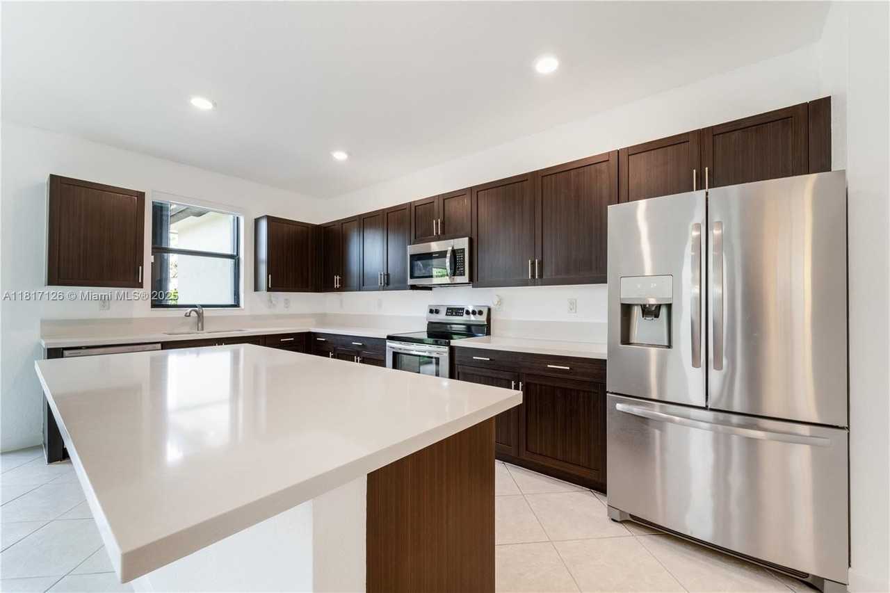 22938 Sw 128th Pl - Photo 4 of 39