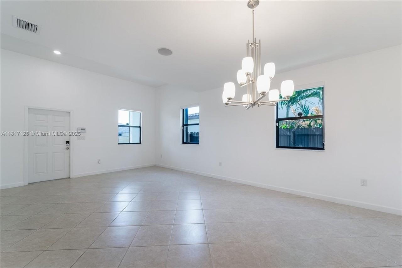 22938 Sw 128th Pl - Photo 7 of 39