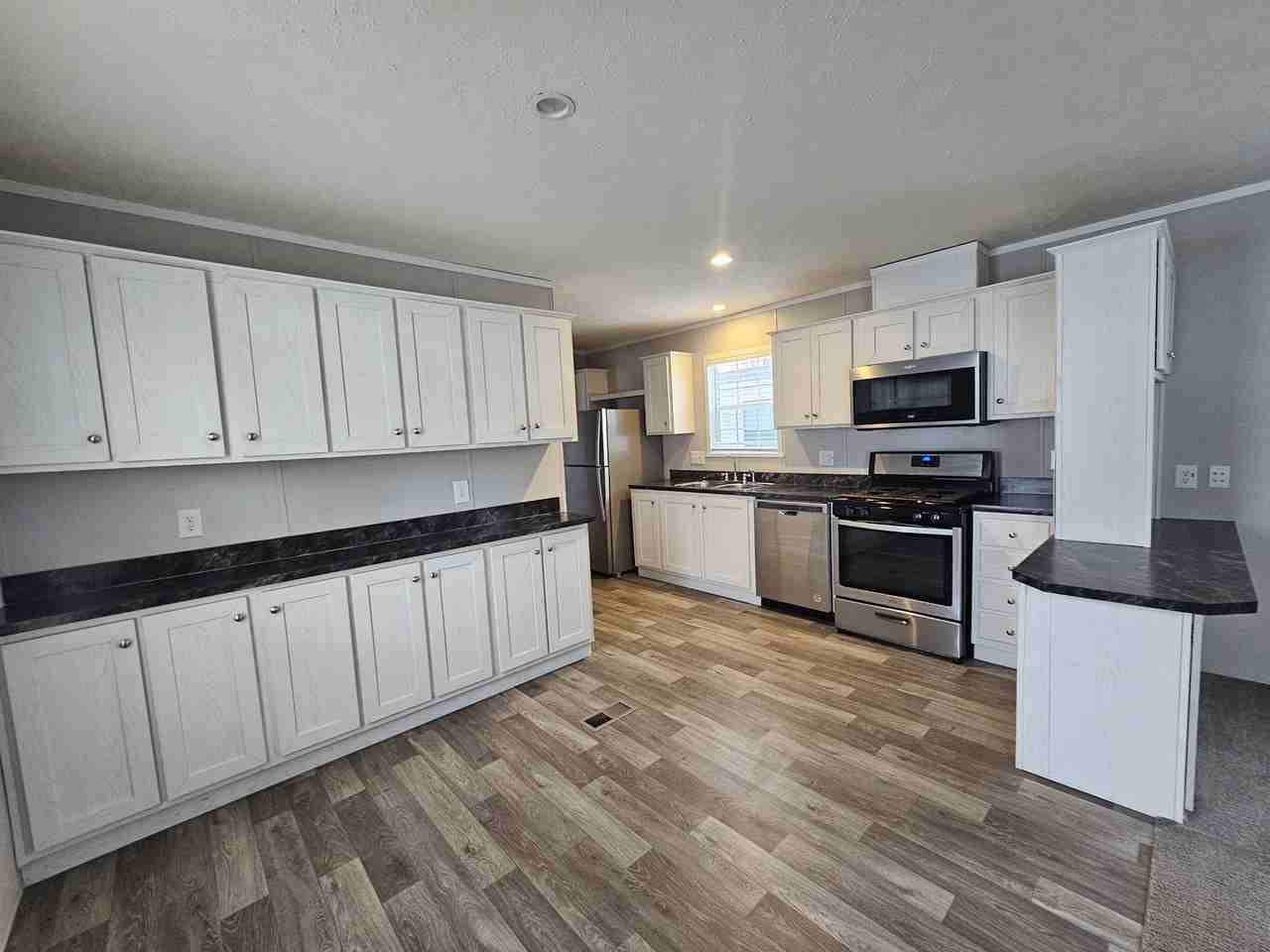 46000 Geddes Rd #186 - Photo 2 of 19