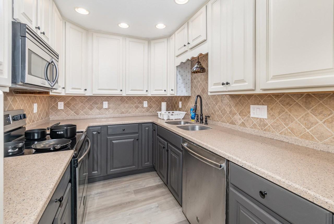 E Kaley St - Photo 2 of 8