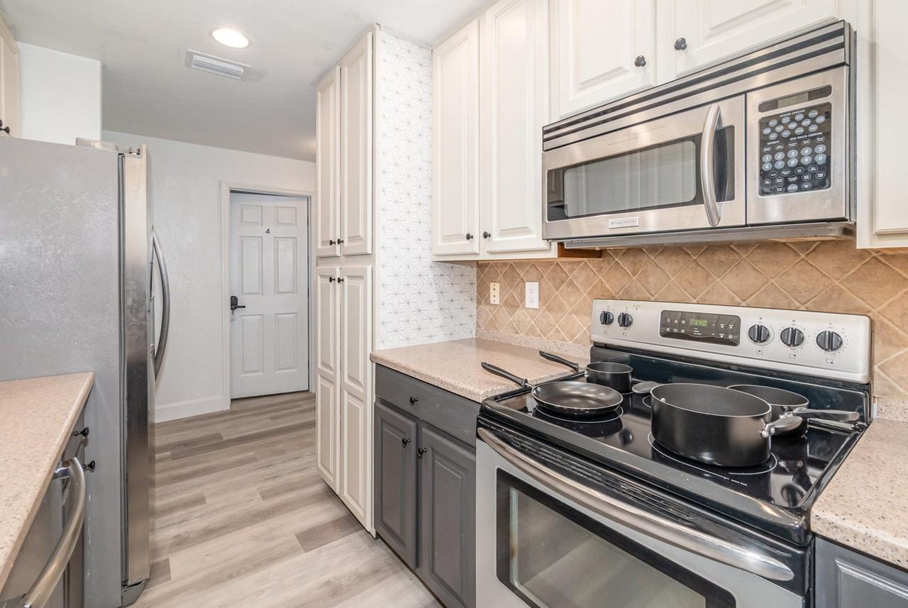 E Kaley St - Photo 3 of 8