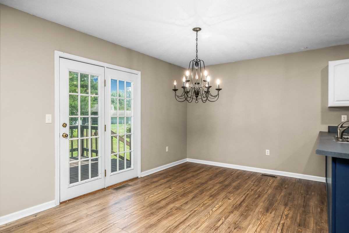 14 Rena Cir - Photo 3 of 32