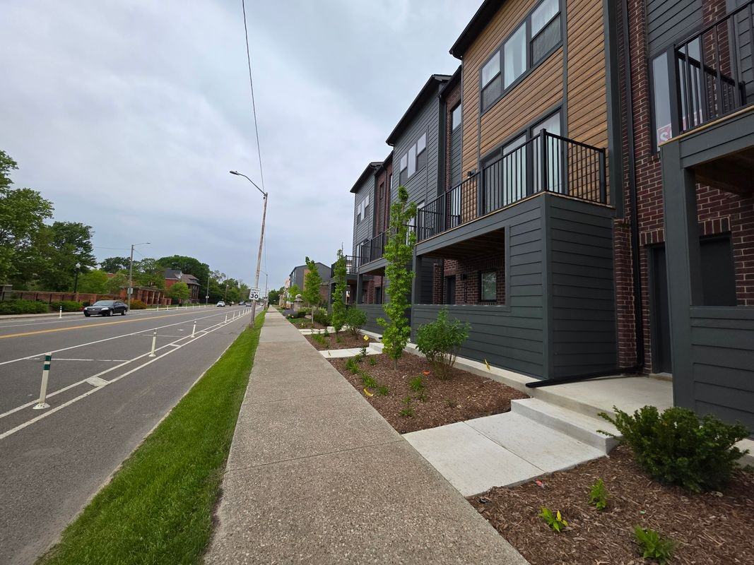 3610 Trumbull St - Photo 2 of 31