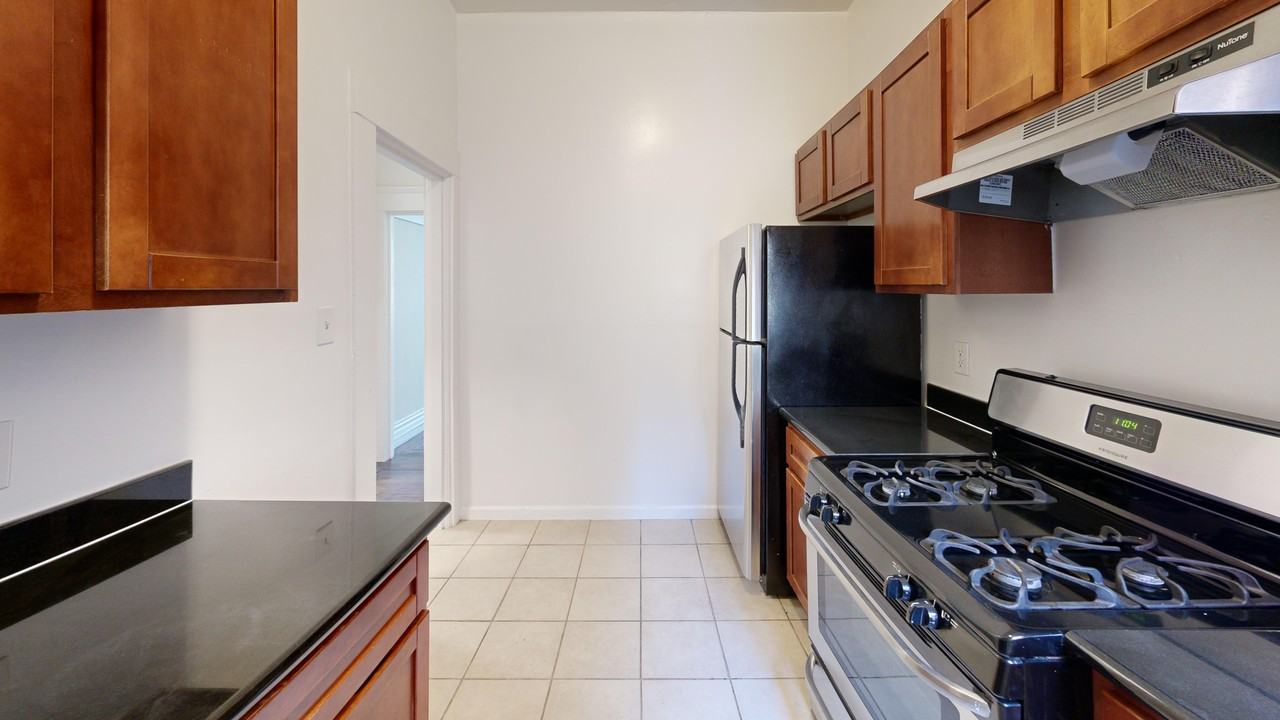 1050 Post Street - Photo 7 of 14