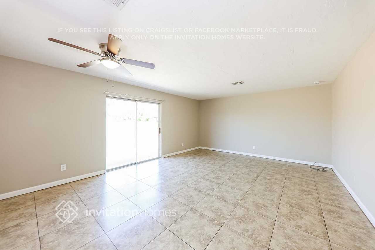 4753 N 70th Ave - Photo 3 of 17