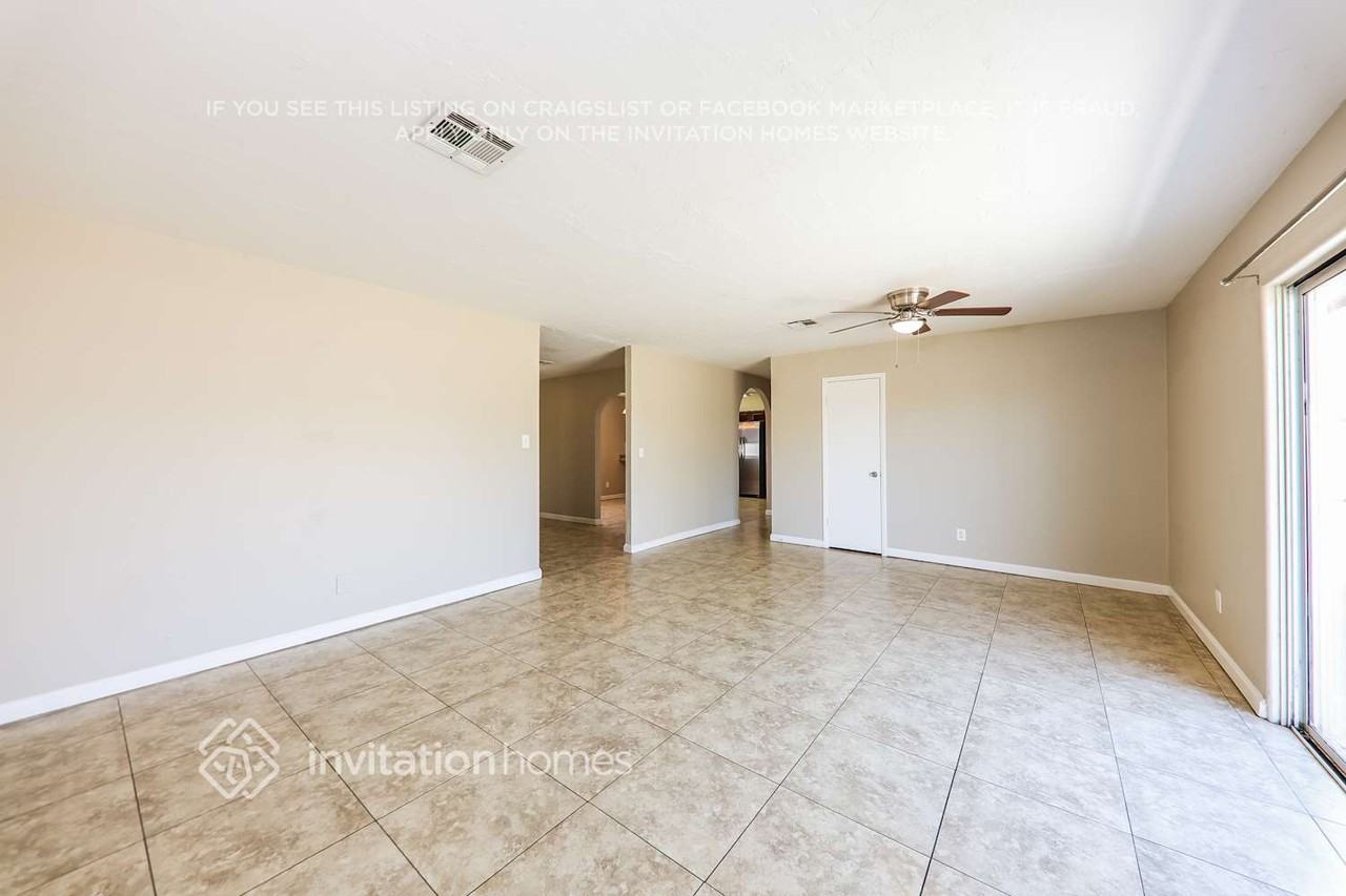 4753 N 70th Ave - Photo 4 of 17