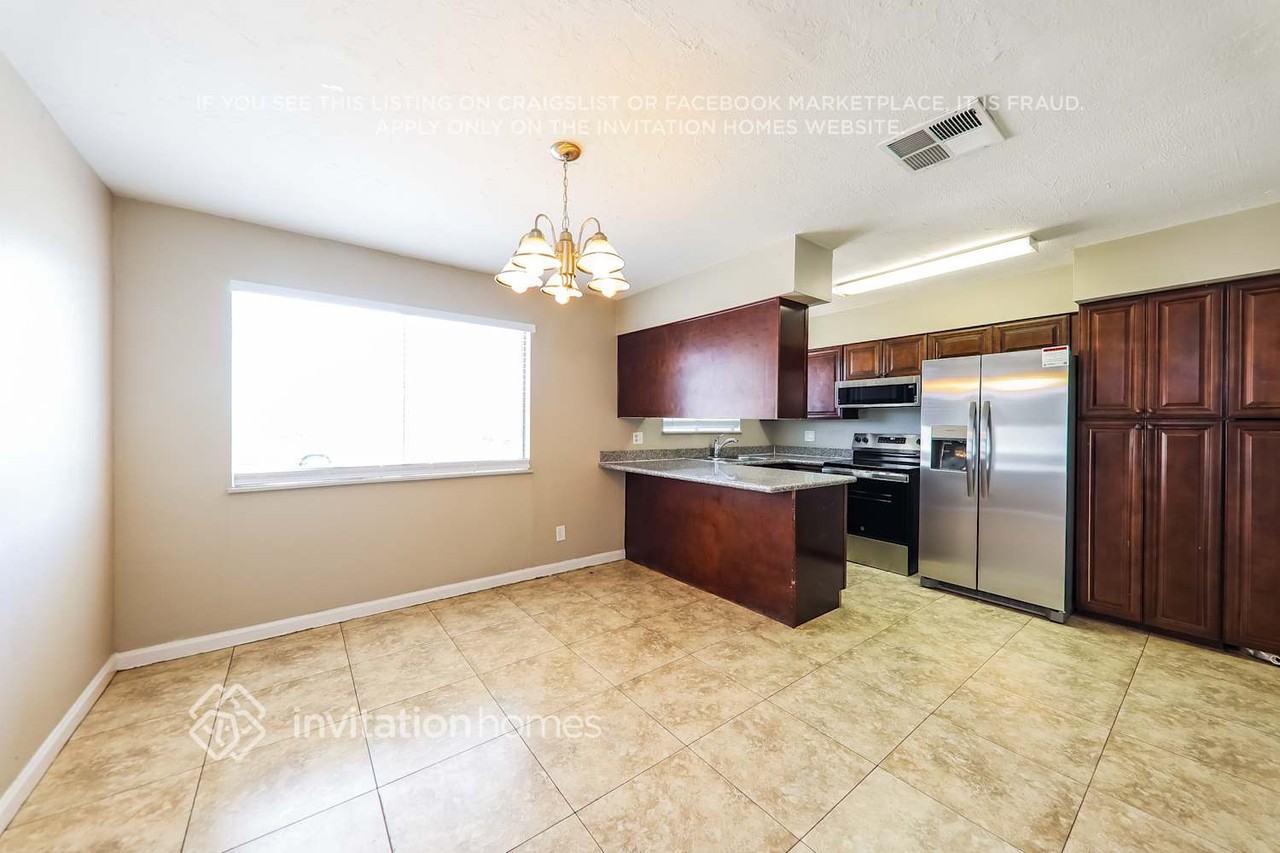 4753 N 70th Ave - Photo 5 of 17