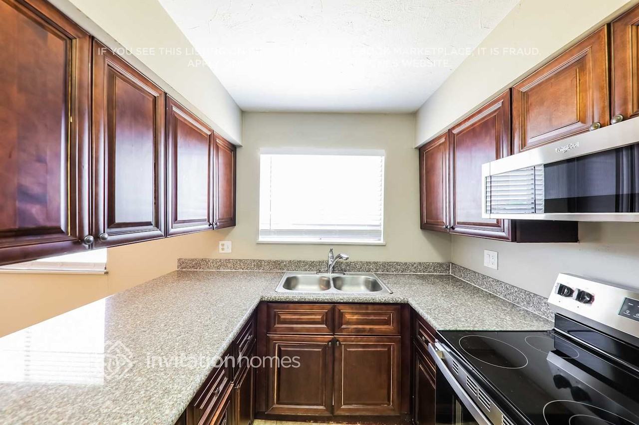 4753 N 70th Ave - Photo 7 of 17