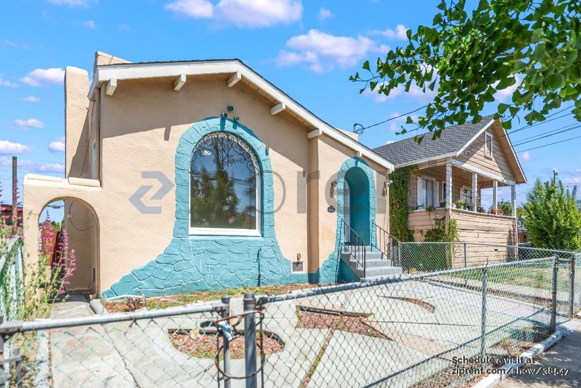 2107 69th Ave - Photo 2 of 25