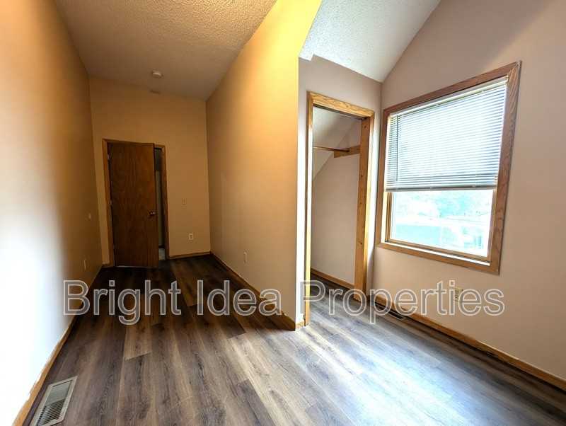 863 Clark St - Photo 4 of 7