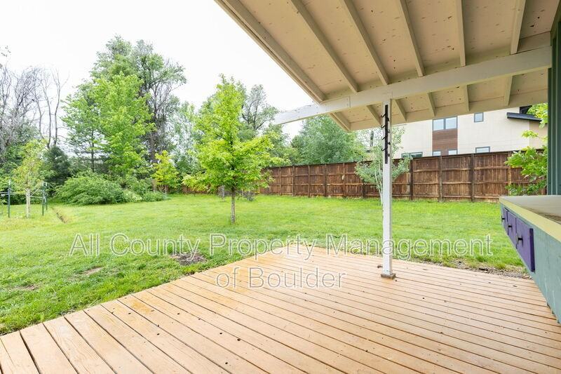 2220 Norwood Ave - Photo 4 of 35