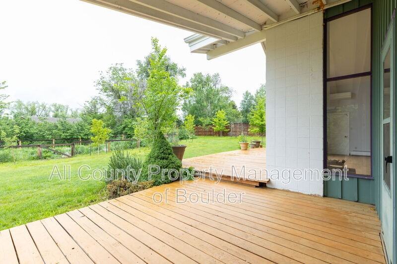 2220 Norwood Ave - Photo 5 of 35