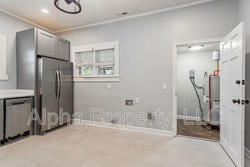56 Hutchins St - Photo 6 of 14