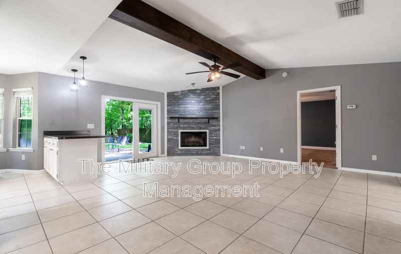 12565 Long Lake Ct - Photo 4 of 31